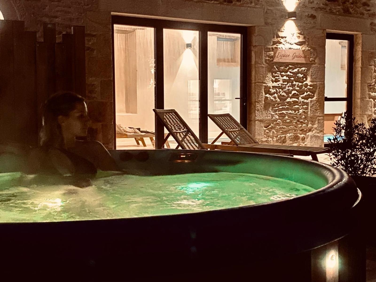 Le Domaine De Soani - Piscine Interieure, Jacuzzis & Sauna Saint-Évarzec Extérieur photo